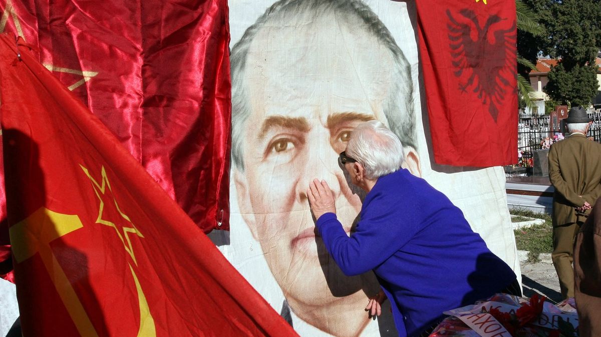 Albánie dál rozkrývá temné dědictví z dob diktátora Hodži
